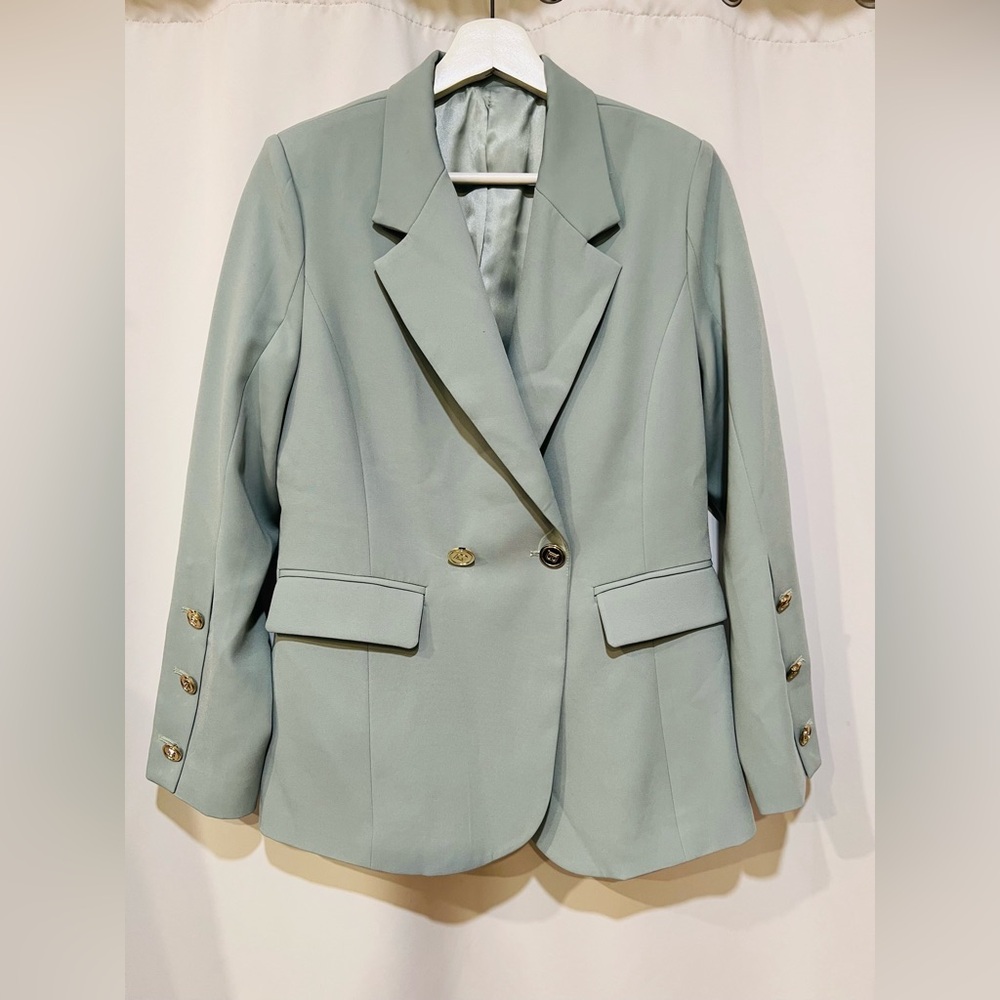 NEW Elegant Women's Blazer - size M